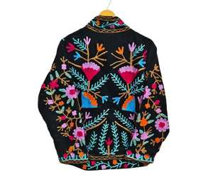 Veste en velours brodée Suzani multicolore pour femmes, best-seller, respirante, artisanale, design et taille sur mesure - Product Image 2