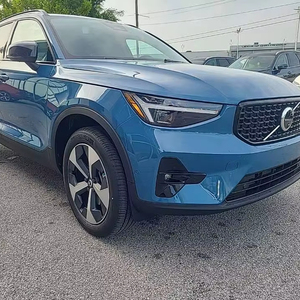 (W&T) PROMOCIÓN Venta NUEVO VOL'VO XC40 B5 PLUS DARK 2024 SUV 4 Puertas con Tracción en las Cuatro Ruedas (2.0L 4 Cilindros Turbo Híbrido) SUV AUTO USADO - Product Image 1