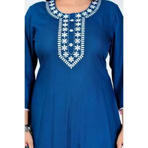Kurti Azul Marino Bordado para Mujer con Mangas 3/4, Elegante, Casual y para Oficina, Hecho de Tela Popelina Transpirable - Product Image 2
