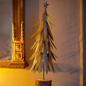 Pièce maîtresse d'arbre de Noël en métal bronze Décoration festive élégante pour cheminée de table ou célébration de vacances de bureau - Product Image 5