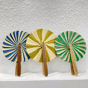 Abanico de Hoja de Palma de Coco Hecho a Mano, Estilo Rústico Ecológico, Diseño Artesanal Natural Tejido a Mano para Decoración del Hogar y Eventos Creativos, Vietnam - Product Image 1