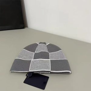 หมวกไหมพรมถักลายแจ็คการ์ดสุดหรูสำหรับฤดูใบไม้ร่วงและฤดูหนาว หมวกถักแบบสองด้านอเนกประสงค์ ให้ความอบอุ่น ดีไซน์เนอร์ออกแบบ - Product Image 4