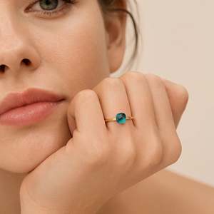 Anillo de aniversario Jeulia de oro de 10 quilates con topacio azul de Londres talla cojín solitario - Product Image 4
