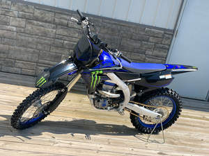 Moto tout-terrain Yamaha YZ450F 2024 - Product Image 3