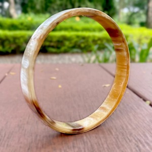 Bracelets en corne de buffle naturelle, fabrication artisanale de bijoux en corne de buffle - Product Image 2