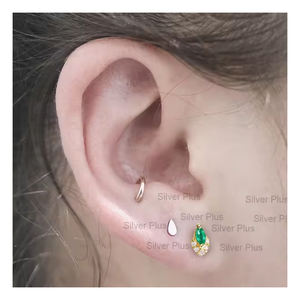 Pendiente personalizado chapado en oro de Plata de Ley 925 sólida, pendientes de tuerca minimalistas de piedras preciosas de Zirconia cúbica - Product Image 6