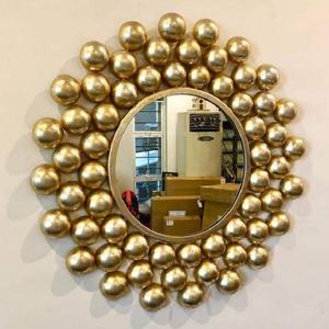 Espejo Decorativo Elegante con Bolas Doradas y Marco Metálico de Diseño Art Deco Moderno para Hogar y Hotel - Product Image 1