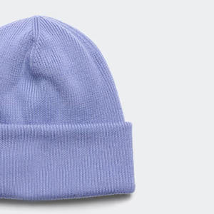 Gorros unisex cálidos y elegantes hechos de acrílico suave, perfectos para usar en invierno, moda casual o para publicidad. - Product Image 2