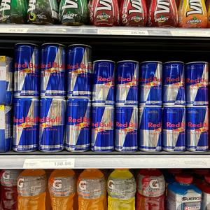 Bebida Energética Red Bull Asequible con Entrega Rápida, Calidad Premium, Impulso de Energía Saludable para el Trabajo, Estudio y Actividades al Aire Libre - Product Image 1