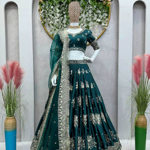 Costume choli indien ethnique vert Rama de qualité supérieure avec un travail de décolleté complexe et un dupatta à imprimé floral en organza - Product Image 4