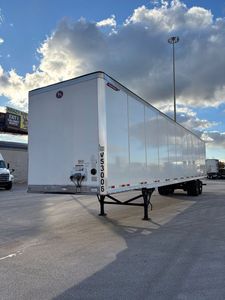 Remolques de Plataforma Seca Premium Great Dane 53x102 con Diseño de Láminas y Postes, Suelo de Madera Dura de Alta Resistencia con Capacidad de Carga de 20k - Product Image 1