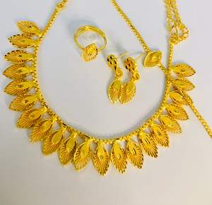 24K chapado en oro Dubai joyería de moda collar conjunto pendientes brazaletes peines broches Material de cobre para EE. UU. - Product Image 3