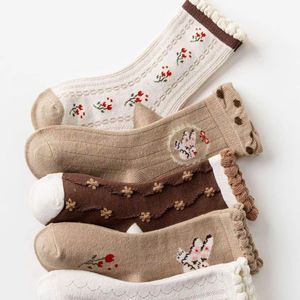 Calcetines Deportivos Premium con Diseño Gráfico, Estilo Urbano, Transpirables, de Algodón, para Uso Diario, Diseño Moderno para Marcas de Moda, Venta al por Mayor y Menor - Product Image 4