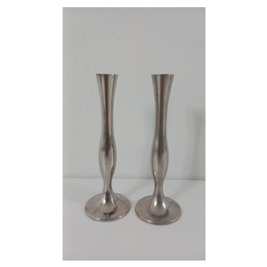 Jarrón de flores de metal hecho a mano de primera categoría, perfecto para acentos de decoración elegantes en hogares, oficinas, salones y espacios de hospitalidad - Product Image 4