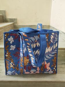 Sac fourre-tout en coton 100% matelassé artisanal avec imprimé floral double face, longue poignée, grand sac réutilisable pour le shopping et les voyages - Product Image 3