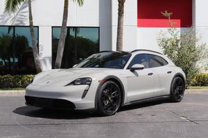 Vente de Taycan 4S Cross Turismo EV Wagon AWD 562 ch 2022, avec packs Premium et Sport Chrono, d'occasion, à vendre AE - Product Image 6