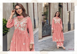 ผู้จำหน่ายชุดคุर्ติ วัมิกา เรยอน รุ่น ลาห์นาวี ฉบับที่ 8 สีเงิน พร้อมผ้าคลุมไหล่และกางเกงในอินเดีย - Product Image 4