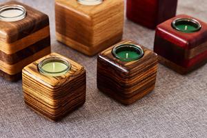 Porte-bougie en bois élégant en forme de cube pour la décoration de la maison, centre de table, présentation de table, utilisation en fête et style d'intérieur en provenance d'Inde - Product Image 2