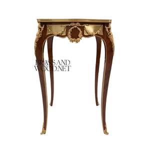 Mesa Auxiliar Cuadrada de Estilo Francés de Lujo con Incrustaciones Florales Refinadas y Detalles Ornamentales de Latón Dorado para Decoración de Palacios - Product Image 2