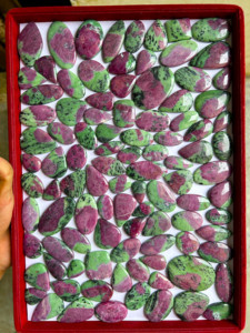 Chất lượng cao tự nhiên của <span class=keywords><strong>Ruby</strong></span> Zoisite cabochons Loose đá quý trong màu xanh lá cây màu đỏ cho đồ trang sức bán buôn Stones - Product Image 3