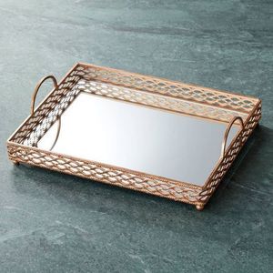Plateau miroir élégant en métal et verre au design artistique pour les centres de table ou les cadeaux de mariage haut de gamme - Product Image 1