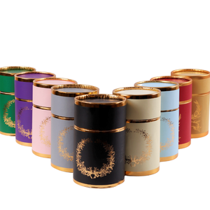 กล่องทรงกระบอกพร้อมพรมปูละหมาดและลูกประคำมุกสำหรับการปฏิบัติทางจิตวิญญาณ-อุปกรณ์สำหรับฮัจญ์และอุมเราะห์ สีฟ้าอ่อน สีแดงเบอร์กันดี และสีทอง - Product Image 1