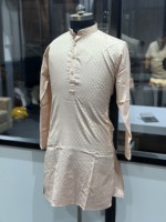 Kurta en coton jacquard de qualité supérieure pour homme – Vêtement ethnique texturé beige à manches longues, Kurta traditionnel pour usage décontracté et festif