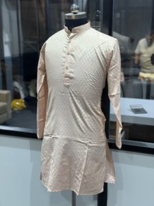 เสื้อคุรตะผ้าฝ้ายแจ็คการ์ดพรีเมียมสำหรับผู้ชาย – เสื้อคุรตะแขนยาวลายชนเผ่าสีเบจสำหรับใส่ลำลองและงานเทศกาล - Product Image 4