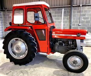 เครื่องยนต์ประสิทธิภาพสูง 50 แรงม้า สำหรับรถแทรกเตอร์ Massey Ferguson 135 แบบมีห้องโดยสารปิด ระบบขับเคลื่อน 2 ล้อ พร้อมปั๊ม สำหรับงานเกษตรกรรมและงานภาคสนาม - Product Image 4