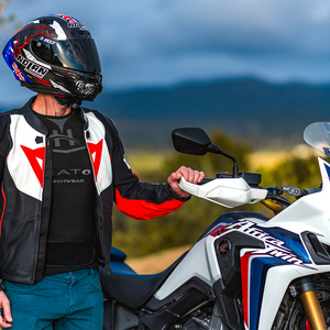 Veste de moto d'hiver XXL pour hommes de fabrication italienne avec fermeture de pull d'extérieur chauffée par batterie en cuir gaufré fin design sans col - Product Image 2