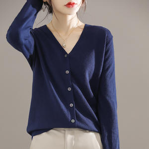 Suéter de Invierno de Lujo Personalizado 100% Algodón para Mujer, Cuello en V, Manga Larga, Logotipo Frontal - Product Image 5