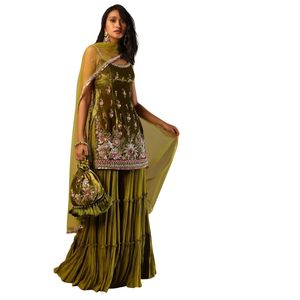 Abito Sharara in velluto verde muschio con ricami floreali Multicolor per donne abiti da cerimonia nuziale abiti etnici firmati - Product Image 2
