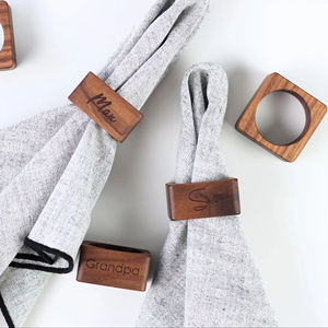 Porte-serviette en bois carré avec décor de table rustique en métal pour les fêtes de mariage, les hôtels et les repas. - Product Image 1