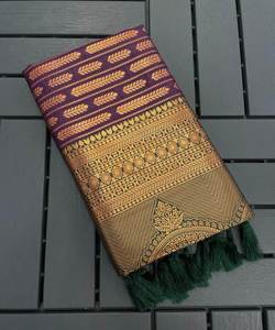 Saree en tissu velours pour femme avec dentelle florale - Product Image 5