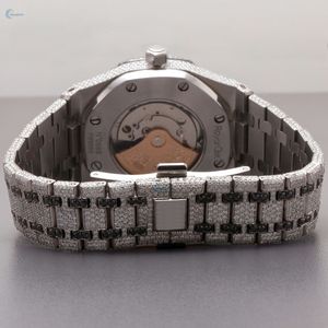 Montre Hip Hop glacée Montre au design unique Montre élégante en diamant CVD noir et blanc - Product Image 4