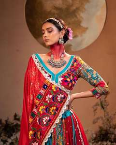 Indien traditionnel plus belle tenue de fête mousseline de coton imprimé numérique et vrai miroir travail manuel Lehenga Choli avec Dupatta - Product Image 2