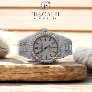 Élégante montre en moissanite glacée pour hommes Montre de luxe en verre saphir avec un éclat et un style ultimes - Product Image 4