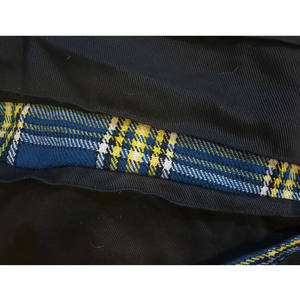 Kilt utilitaire hybride en coton noir avec doublure en tartan national irlandais et sangles en cuir 2026 - Product Image 6
