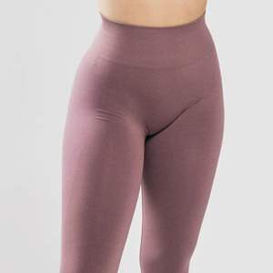Tissu tricoté sans couture 51% Polyamide 38% Polyester 11% elasthanne taille haute fuselée Passive violet pour femmes sans couture Scrunch legging - Product Image 6
