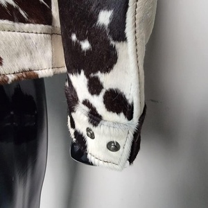 Veste de motard en cuir véritable pour homme, motif vachette, col rabattable, fermeture éclair, coupe classique, doublure en fausse fourrure épaisse pour l'hiver - Product Image 4