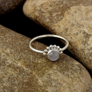 Anillo de piedra lunar arcoíris moderno al por mayor, anillo apilable delicado hecho a mano de Plata de Ley 925, precios de fábrica de alta calidad - Product Image 3