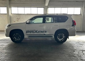 Petit budget ! Land Cruiser Prado 4x4 d'occasion 2015, 120 kW, boîte automatique, sièges en cuir, SUV / Crossover - Product Image 3