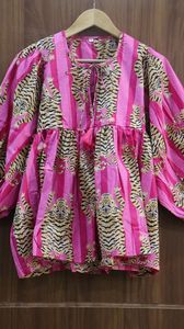 Kyra Top Dress Mini vestido Tigre bloque estampado túnica Top cuello profundo con cuerda más cerca - Product Image 2