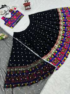Navratri ผ้าเเท้เทียมแบบพิเศษเย็บตะเข็บที่สวยงามพร้อมกระจกจริง lehenga choli และ dupatta - Product Image 4