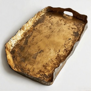 Plateau en aluminium fabriqué à la main RoyalEdge avec motif floral en relief finition polie bord perlé et style d'affichage de table de luxe - Product Image 1