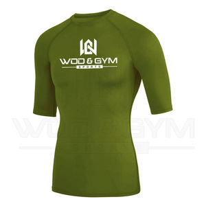 เสื้อกีฬาผ้าโพลีเอสเตอร์สำหรับผู้ชายเสื้อออกกำลังกายสีพื้นพื้น100% แห้งเร็ว - Product Image 4