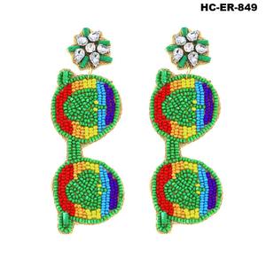 Pendientes de cuentas intrincados accesorio decorativo con cuentas de vidrio vibrantes creadas para mujeres para celebrar el Día del maestro - Product Image 4