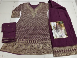 Tamaño libre cosido completo con trabajo de bordado pesado Salwar Kameez Palazzo trajes para boda y fiesta a precio asequible - Product Image 5