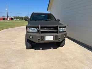 Camión de caza Clean 1997 Nissa-n Pathfinde-r 4x4 de segunda mano - Product Image 2