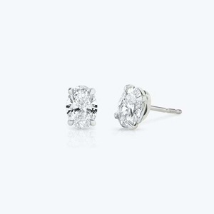 Boucles d'oreilles en diamant Moissanite florale de la meilleure qualité pour améliorer les looks décontractés ou les vêtements de fête disponibles à un prix abordable - Product Image 1